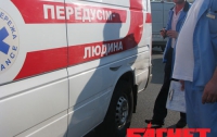 В Киеве машина частной «скорой помощи», вылетев на красный свет, сбила мотоциклиста