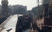 Судно ВМС перевернулось в Индии, погибли 2 моряка