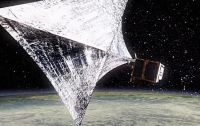 Астронавты МКС запустили спутник для отлова космичекого мусора