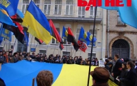 Националисты шагают маршем по Киеву