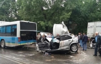 В Казахстане автобус столкнулся с восемью автомобилями (видео)