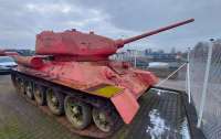 Житель Чехии рассказал полицейским о своем розовом танке