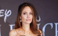 У Анджелины Джоли возник паралич