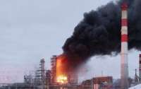 Російські нафтобази палають через атаки безпілотників (відео)