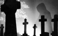 Притворявшийся привидением на кладбище британец оштрафован на 75 фунтов