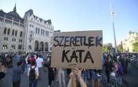 Сотни граждан Венгрии доставили неудобства другу путина