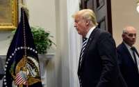 Экс-глава аппарата Белого дома сравнил Трампа с фашистом