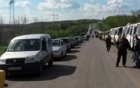 Из Донбасса люди массово бегут на подконтрольные Украине территории