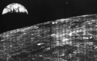 Опубликован первый снимок Земли с Луны