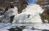 Замерз один из самых знаменитых водопадов Украины