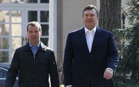 Виктор Янукович предложил Дмитрию Медведеву приезжать почаще 