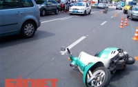 В Киеве столкнулись мотороллер и легковушка (ВИДЕО)