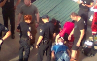 В Киеве мужчина перерезал себе горло