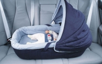 На Ривненщине младенца закрыли в авто под 30-градусной жарой