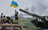 Украинские военные попали под огонь вражеских танков и БТР