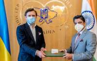 Индия передала Украине препарат для лечения COVID-19
