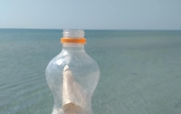 В море нашли бутылку с запиской и рекомендациями по отдыху (фото)