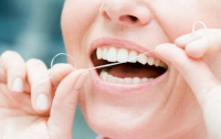 Зубная нить спасет от инсульта, - ученые