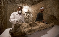 В Египте показали находки из недавно вскрытой гробницы