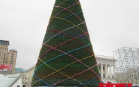 Ребрендинг елки на Майдане: из «ковролинового конуса» в «разноцветную морковку» (ФОТО)