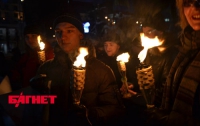 Как националисты «позажигали» на вечерних улицах Киева (ФОТО)
