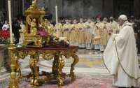 Папа Римский провел рождественскую мессу: Бог показывает нам путь от малого к великому