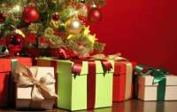 Названы секретные места, где прячут подарки на новогодние праздники; что нежелательно дарить