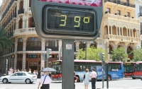 Десятки испанских школьников спасались от жары в морге