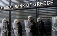 Правительство Греции запретило открывать банки