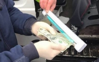 Запорожский коп вымогал с киевлянина деньги за возвращение авто