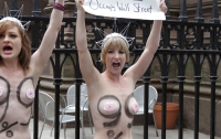 FEMEN-USA попытались захватить Уолл-Стрит в Нью-Йорке (ФОТО)
