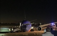 Три человека пострадали при аварийной посадке самолета в США