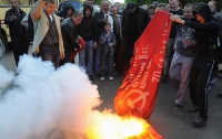 Винничане сожгли флаг «неверующих» коммунистов