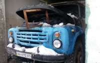 Под Киевом в гараже загорелся грузовик, погиб мужчина