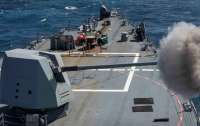 Иранский эсминец расстрелял собственное судно