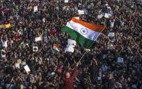 Индийская Оксана Макар умерла, и страна утонула в стихийных митингах