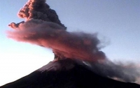 Захватывающие кадры извержения вулкана в Мексике (ВИДЕО)