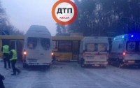Под Киевом в аварию попал автобус с детьми