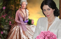 Художница Наталия Баби объяснила суть «розового» портрета Елизаветы II