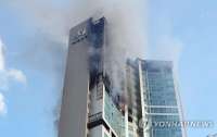 От пожара в 33-этажном жилом доме пострадали почти 90 человек