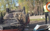 Жуткое ДТП под Киевом: автомобиль перевернулся на крышу