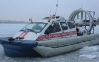 Спасатели эвакуировали 28 рыбаков с дрейфующей льдины Каховского водохранилища