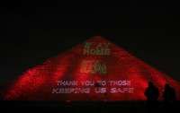 Египетское правительство вывело проекцию на пирамиду с призывом к самоизоляции