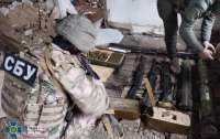 У прифронтових районах Луганщини викрили російську схованку із озброєнням
