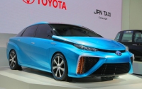 Toyota представила машину на водородном топливе