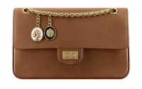 Модный дом Chanel обновил знаковую сумочку 2.55