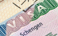 Украинцы чаще стали просить шенгенскую визу, несмотря на безвиз