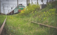 Самоубийство в Киеве: 19-летняя девушка прыгнула под поезд