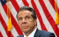 Губернатор Нью-Йорка обвиняется в домогательствах