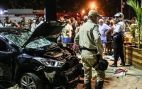В Бразилии автомобиль врезался в толпу, есть пострадавшие